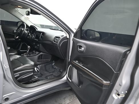 Used 2019 Jeep Compass Limited AWD/4WD image 10