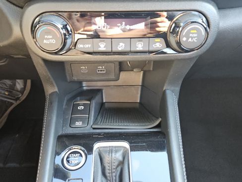Used 2021 Nissan Kicks SV FWD image 10
