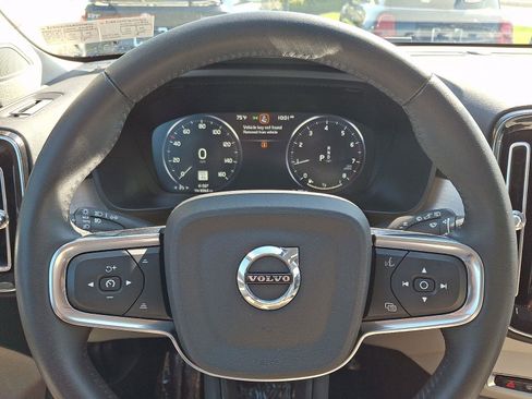 Used 2021 Volvo XC40 T5 Momentum w/ Premium Package AWD/4WD image 20