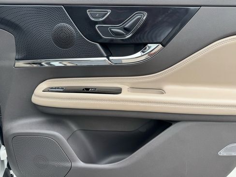 Used 2023 Lincoln Corsair Reserve w/ Equipment Group 201A image 25