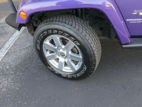 Used 2017 Jeep Wrangler Unlimited Sahara w/ Dual Top Group image 29