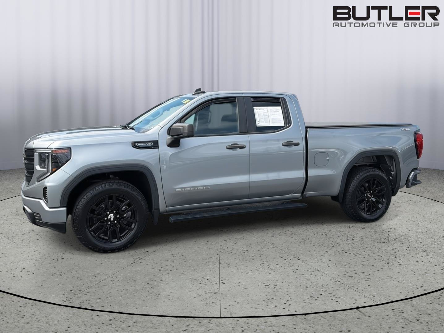 Used 2023 GMC Sierra 1500 Pro w/ Graphite Edition AWD/4WD image 3