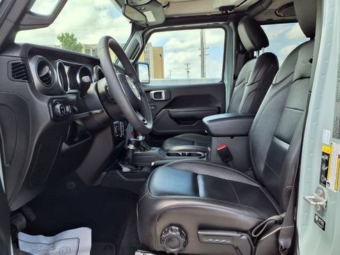 Used 2023 Jeep Gladiator Sport AWD/4WD image 13