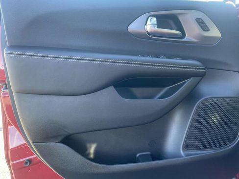 New 2026 Chrysler Pacifica Select image 22