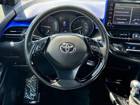 Used 2020 Toyota C-HR XLE FWD image 13