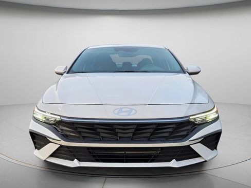 Used 2024 Hyundai Elantra SEL FWD image 4