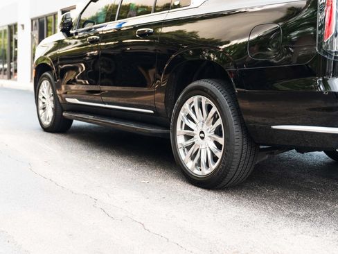 Used 2021 Cadillac Escalade ESV Luxury RWD image 9