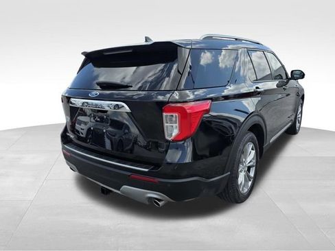 Used 2022 Ford Explorer Limited w/ Limited Technology Package image 3