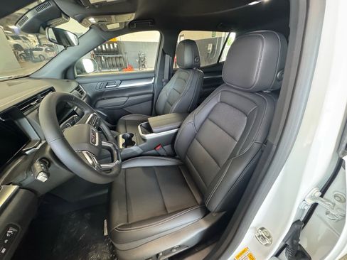 New 2026 GMC Terrain Elevation w/ Elevation Premium Package AWD/4WD image 16