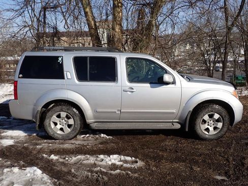 Used 2006 Nissan Pathfinder SE w/ (P01) Se Premium Pkg image 2