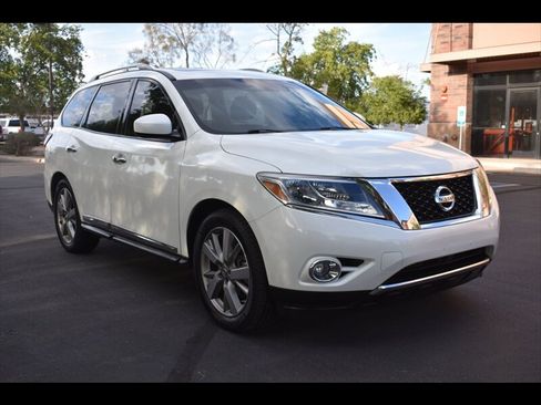 Used 2016 Nissan Pathfinder Platinum w/ Cargo Package FWD image 2