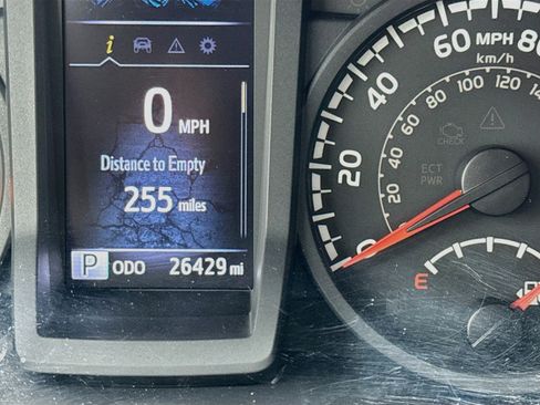 Used 2019 Toyota Tacoma SR AWD/4WD image 8