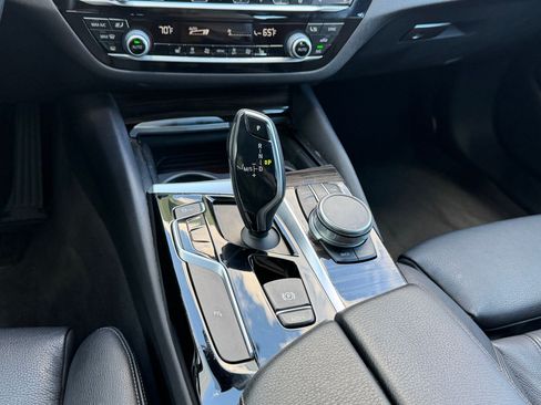 Used 2018 BMW 530i RWD image 18