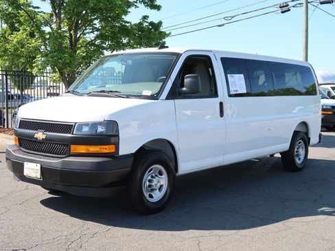 Used 2025 Chevrolet Express 3500 LS RWD image 5