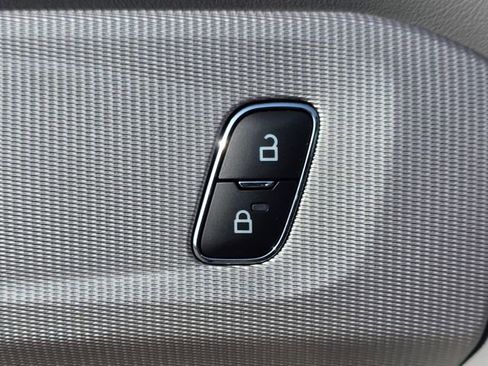 Certified 2025 Ford Explorer Active w/ Active Comfort Package image 7