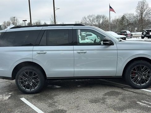 New 2025 Ford Expedition Platinum w/ Stealth Performance Package image 29