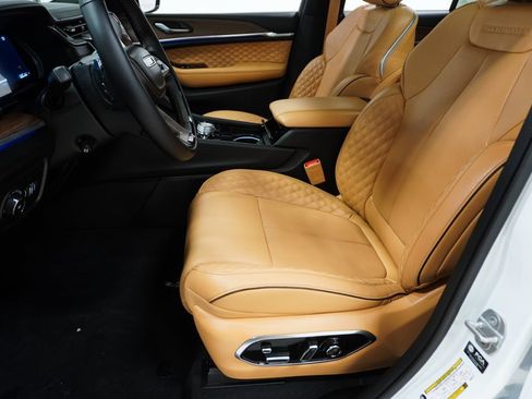 Certified 2024 Jeep Grand Cherokee Summit w/ High Altitude Package image 12