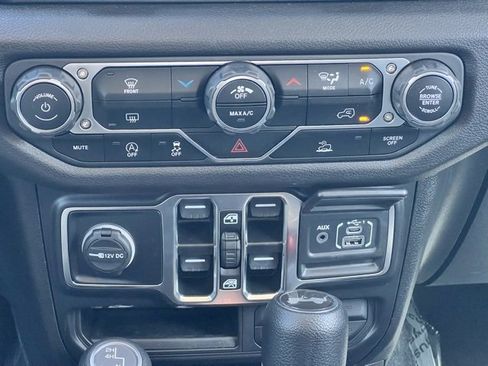 Used 2024 Jeep Wrangler Sport S image 31