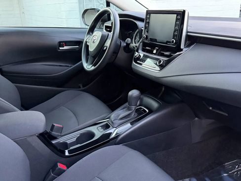 Used 2021 Toyota Corolla LE w/ LE Convenience Package image 4