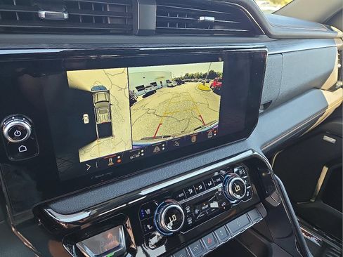 Used 2024 GMC Sierra 1500 AT4 w/ Technology Package AWD/4WD image 8