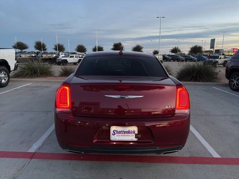 Used 2020 Chrysler 300 Touring w/ Sport Appearance Package image 10