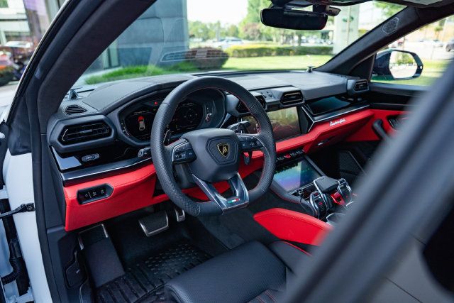 Used 2025 Lamborghini Urus SE AWD/4WD image 17