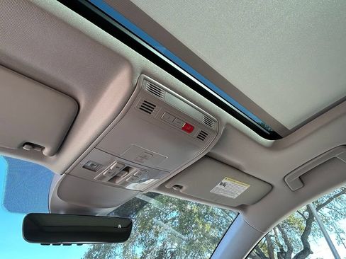 Certified 2023 Volkswagen Taos SE FWD image 27