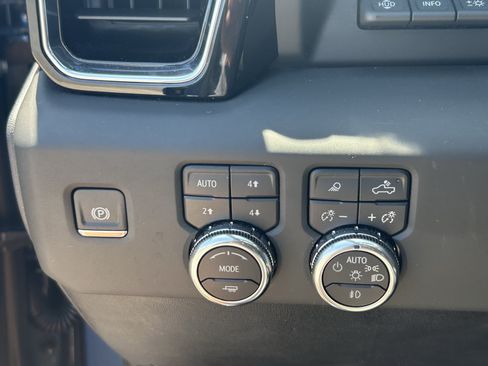 Certified 2025 GMC Sierra 1500 Denali w/ Technology Package AWD/4WD image 18