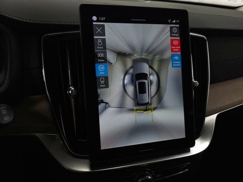 Certified 2026 Volvo XC90 B6 Plus AWD/4WD image 30