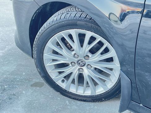 Used 2020 Toyota Camry XLE image 12