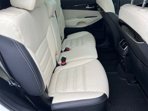 Used 2017 Kia Sorento SX image 18