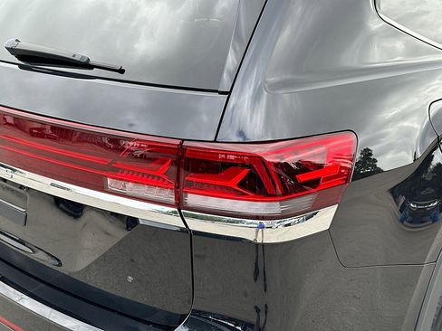 Used 2024 Volkswagen Atlas SE image 27