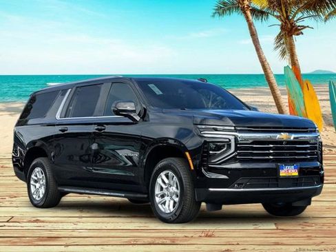 Used 2026 Chevrolet Suburban LT w/ Comfort Package RWD image 8