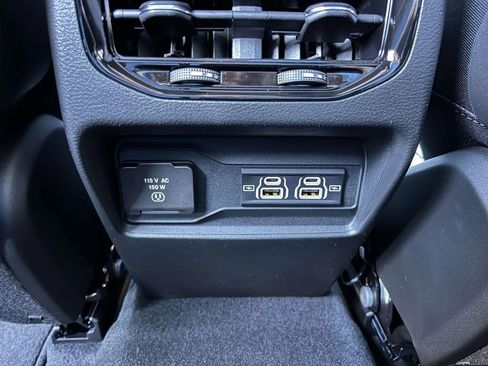 New 2025 Jeep Grand Cherokee Altitude image 30