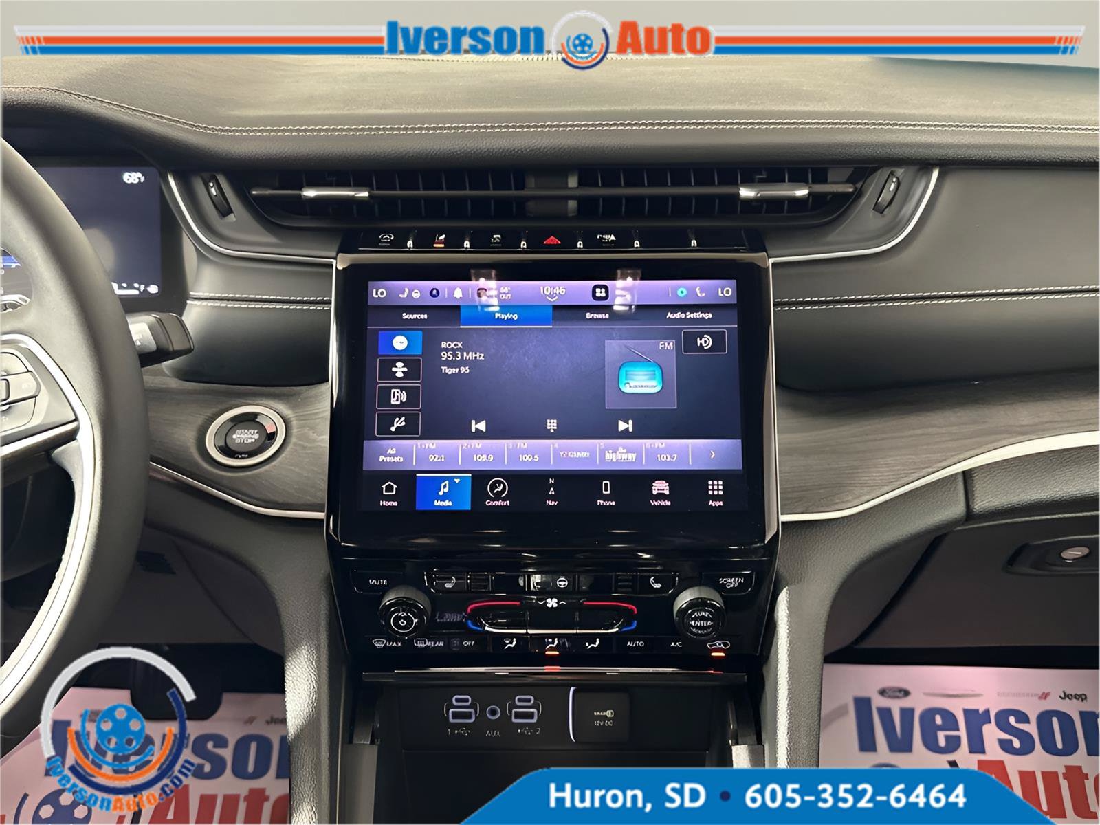 Used 2023 Jeep Grand Cherokee L Limited AWD/4WD image 26