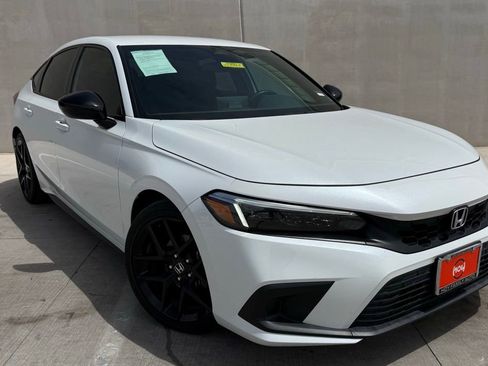 Used 2023 Honda Civic Sport image 1