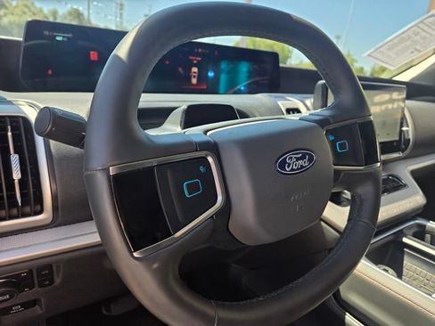 Certified 2025 Ford Expedition Active AWD/4WD image 20