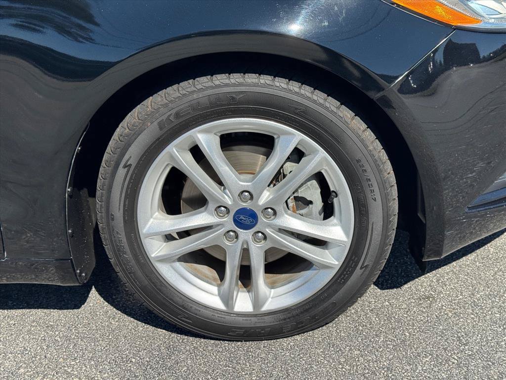 Used 2018 Ford Fusion SE w/ Fusion SE Technology Package FWD image 9