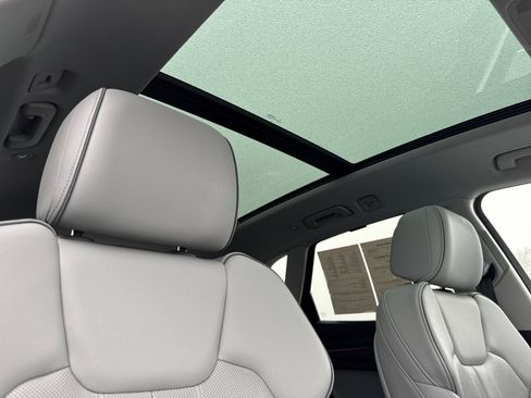 Used 2021 Audi Q5 Prestige w/ Prestige Package image 16