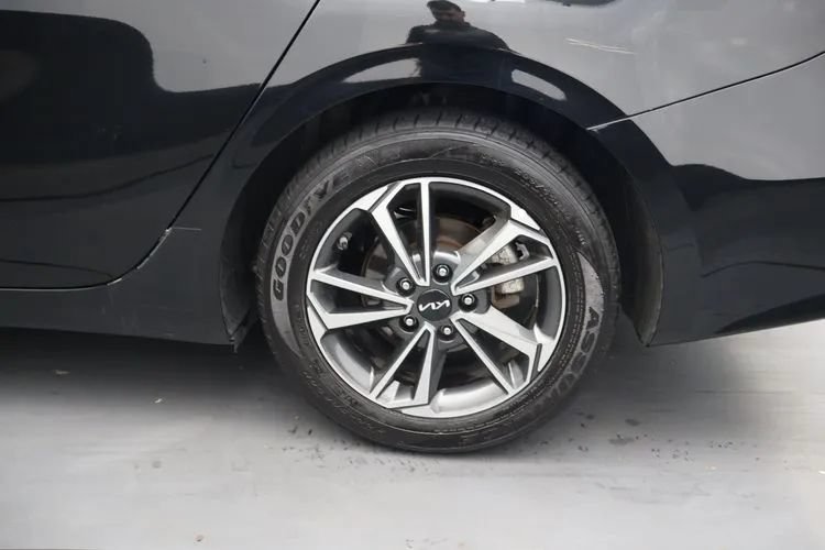 Used 2024 Kia Forte LXS FWD image 29
