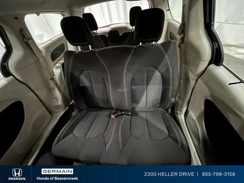Used 2021 Chrysler Voyager L FWD image 28