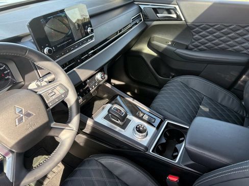 Used 2024 Mitsubishi Outlander SEL image 17