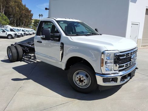 New 2026 Ford F350 XL w/ XL Chrome Package RWD image 21