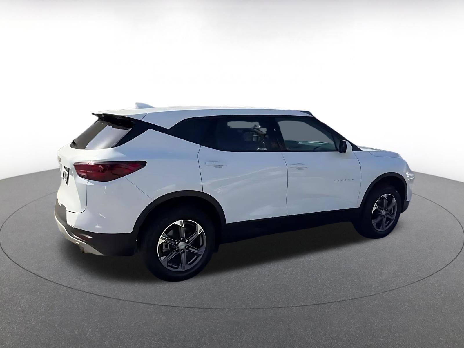 Used 2025 Chevrolet Blazer LT FWD image 13