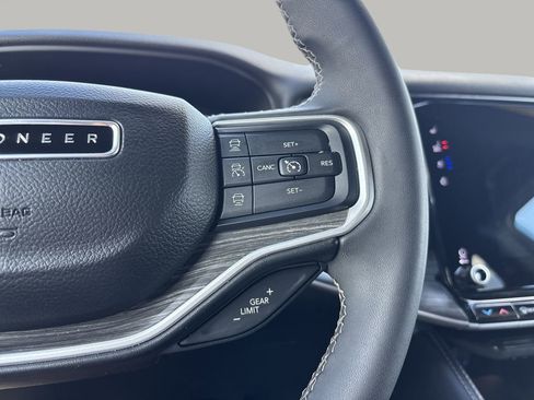 Used 2024 Jeep Wagoneer L Series II w/ Flexible Seating Group image 30