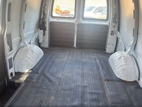 Used 2015 Chevrolet Express 2500 RWD image 8