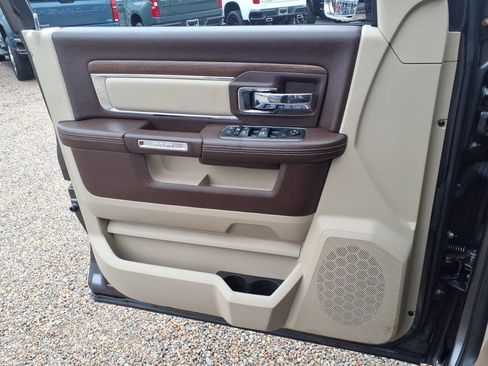 Used 2016 RAM 1500 Laramie w/ Convenience Group image 32