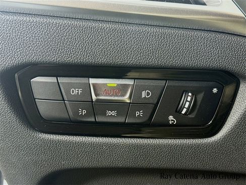 Used 2025 BMW 330i xDrive Sedan w/ Premium Package image 10