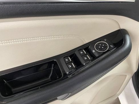 Used 2019 Ford Edge Titanium AWD/4WD image 19