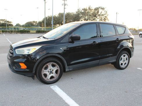 Used 2017 Ford Escape S image 2